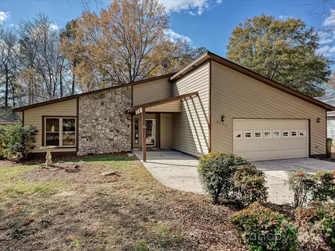 6723 Stillmeadow Dr, Charlotte, NC 28277