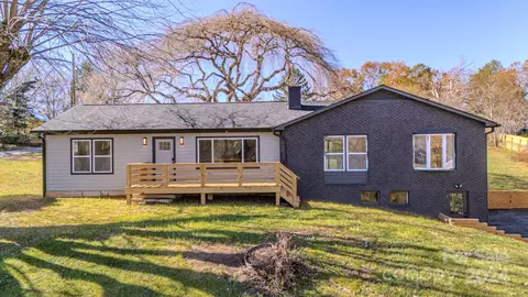 265 School E Rd E, Asheville, NC 28803