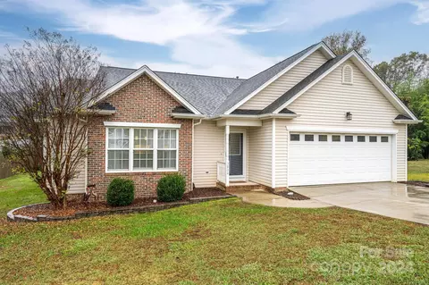 3904 Graywood Dr, Gastonia, NC 28052