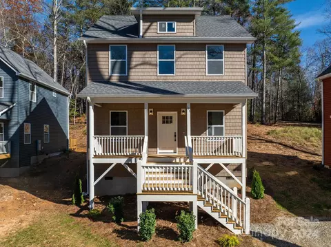 131 Owenby Ln, Black Mountain, NC 28711