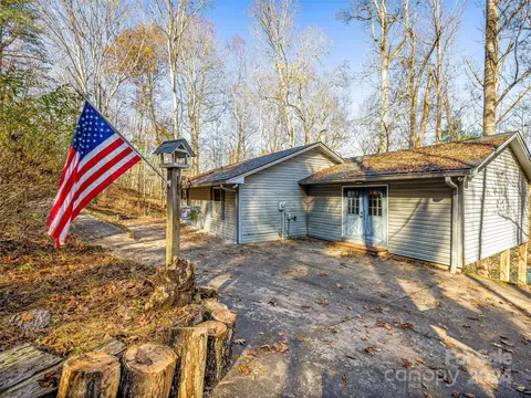 225 Mountain View Dr, Pisgah Forest, NC 28768