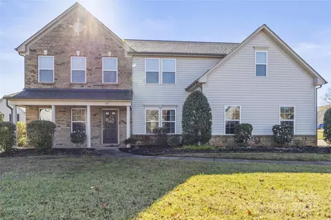 107 Ashton Dr, Mooresville, NC 28115
