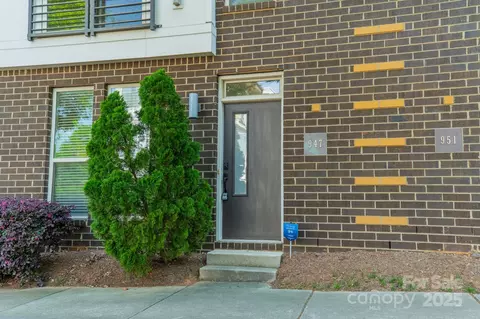947 Warren Burgess Ln, Charlotte, NC 28205