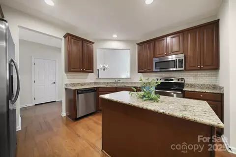 128 Inlet Point Dr, Fort Mill, SC 29708 photo 7