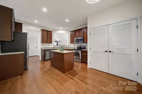 128 Inlet Point Dr, Fort Mill, SC 29708 photo 8