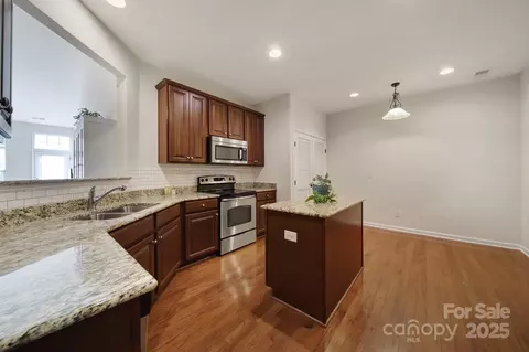 128 Inlet Point Dr, Fort Mill, SC 29708 photo 6