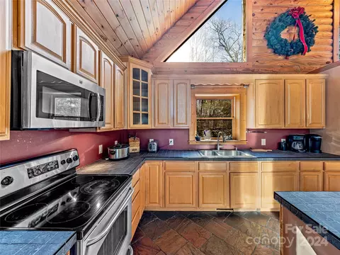 69 Whitaker Cir, Fairview, NC 28730 photo 8