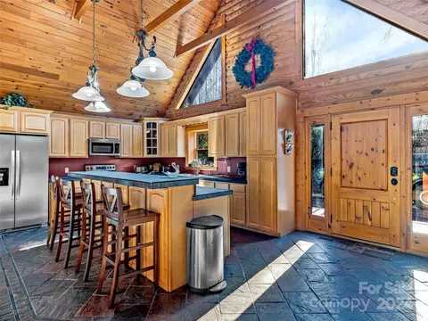 69 Whitaker Cir, Fairview, NC 28730 photo 4