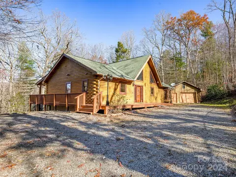 69 Whitaker Cir, Fairview, NC 28730