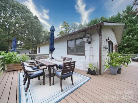 Exterior - 20126 Rainbow Cir, Cornelius, NC 28031 photo 2 of 8