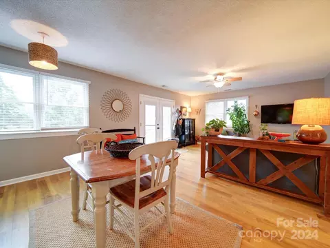 Dining - 20126 Rainbow Cir, Cornelius, NC 28031 photo 1 of 1