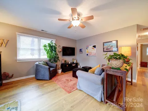 Living - 20126 Rainbow Cir, Cornelius, NC 28031 photo 2 of 4