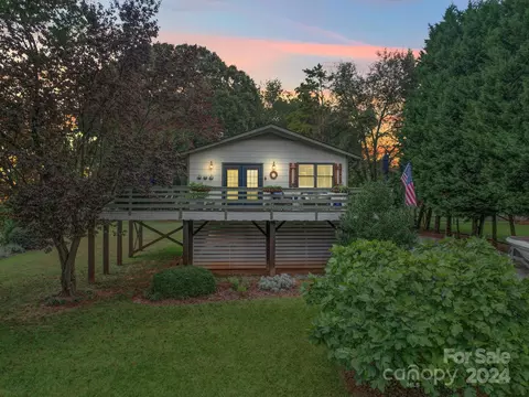 20126 Rainbow Cir, Cornelius, NC 28031