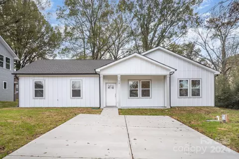 709 Charlotte Ave, Statesville, NC 28677