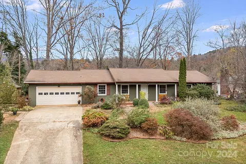 92 Botany Dr, Asheville, NC 28805