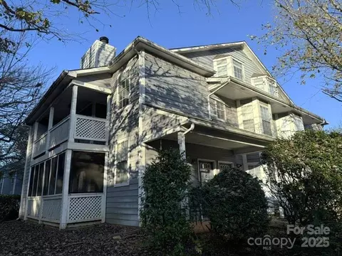 6017 Treetop Ct, Charlotte, NC 28212