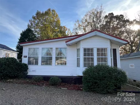 105 Hummingbird Cir, New London, NC 28127