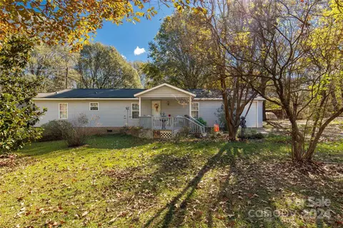 137 Twisted Oak Ln, Gastonia, NC 28052