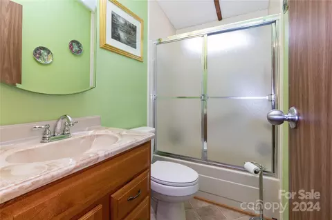 Bath - 41 Chris Ln, Franklin, NC 28734 photo 2 of 2