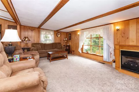 Living - 41 Chris Ln, Franklin, NC 28734 photo 2 of 2