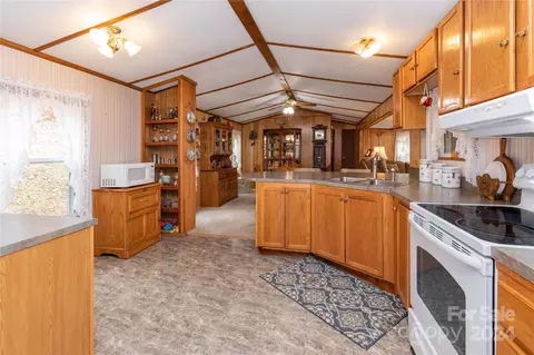Kitchen - 41 Chris Ln, Franklin, NC 28734 photo 2 of 2