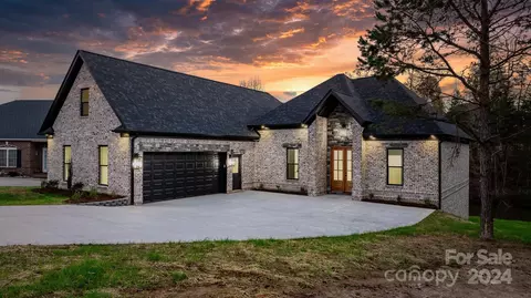 44 Linkside Ln, Hickory, NC 28601