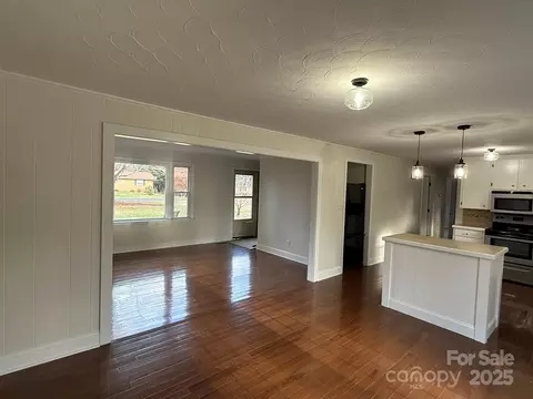 3441 38th Street Ne Dr NE, Hickory, NC 28601 photo 4