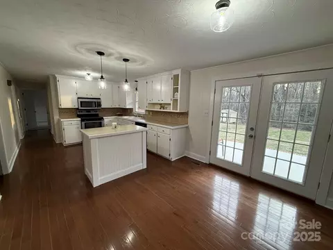 3441 38th Street Ne Dr NE, Hickory, NC 28601 photo 5