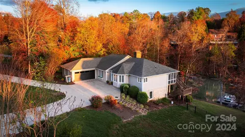115 Charlotte Ann Ln, Hickory, NC 28601