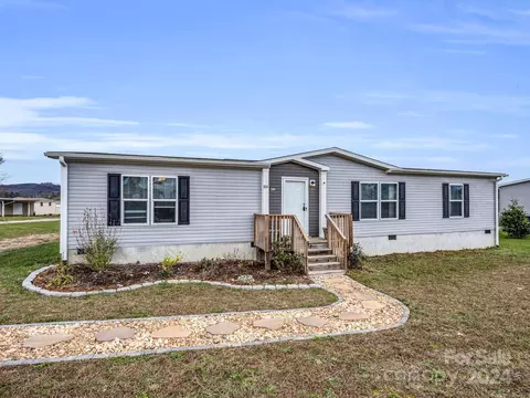 1812 Pilot Mountain Rd, Hendersonville, NC 28792