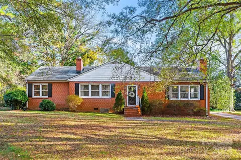 1328 Westbrook Cir, Gastonia, NC 28052