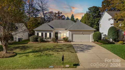 9811 Mitchell Glen Dr, Charlotte, NC 28277