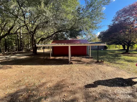 Exterior - 305 Spring St, Bethune, SC 29009 photo 7 of 8