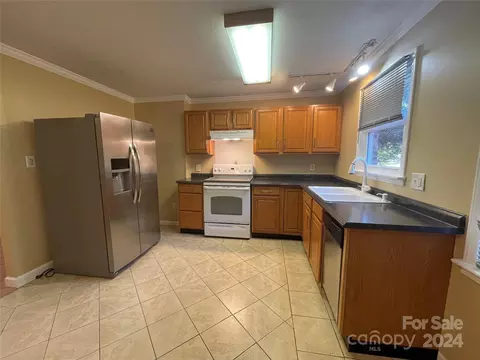 Kitchen - 305 Spring St, Bethune, SC 29009 photo 2 of 4