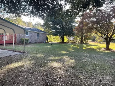 Exterior - 305 Spring St, Bethune, SC 29009 photo 5 of 8