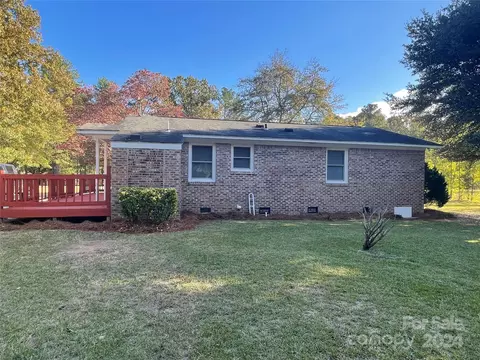 Exterior - 305 Spring St, Bethune, SC 29009 photo 4 of 8