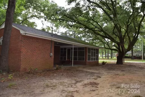 Exterior - 703 Blackmon N St N, Bethune, SC 29009 photo 5 of 6