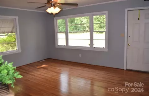 Living - 703 Blackmon N St N, Bethune, SC 29009 photo 3 of 4