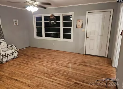 Living - 703 Blackmon N St N, Bethune, SC 29009 photo 2 of 4