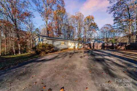 465 Lakedale Dr, Clover, SC 29710