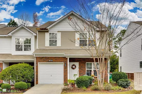 300 Azteca Dr, Matthews, NC 28104