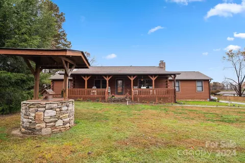Exterior - 42 Pine Tree Ln, Flat Rock, NC 28731 photo 2 of 8