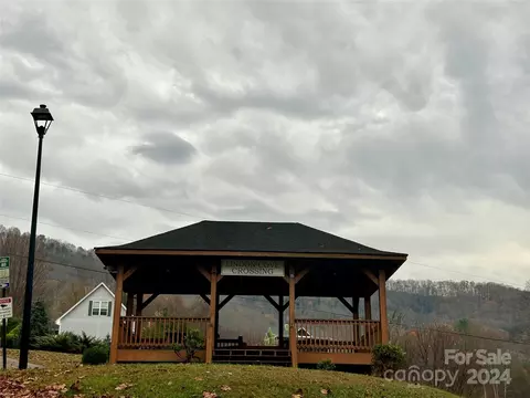 104 S Lindon Cove Rd, Candler, NC 28715