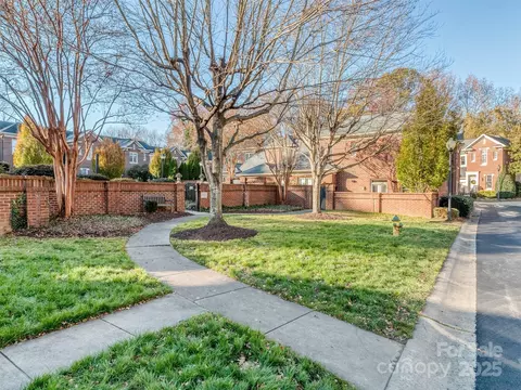 884 Park Slope Dr, Charlotte, NC 28209