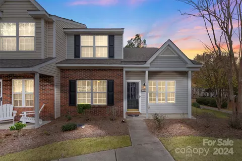 17075 Greenlawn Hills Ct, Charlotte, NC 28213