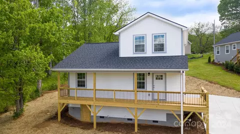 215 Sycamore Farm Dr, Leicester, NC 28748