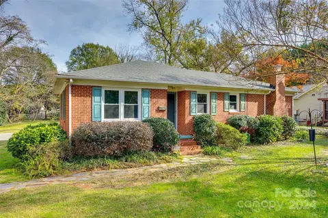 808 N Main St, Lowell, NC 28098