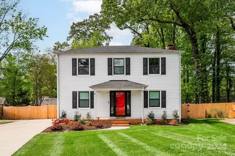 7704 Cedar Bluff Ln, Charlotte, NC 28227