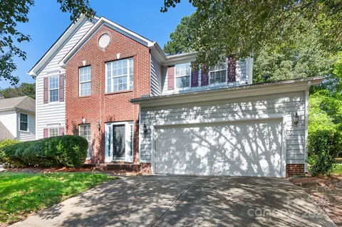 9831 Dauphine Dr, Charlotte, NC 28216
