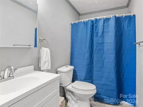 Bath - 6830 Silver Creek Ln, Morganton, NC 28655 photo 1 of 2